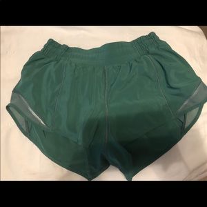 Lululemon hotty hot shorts size 6